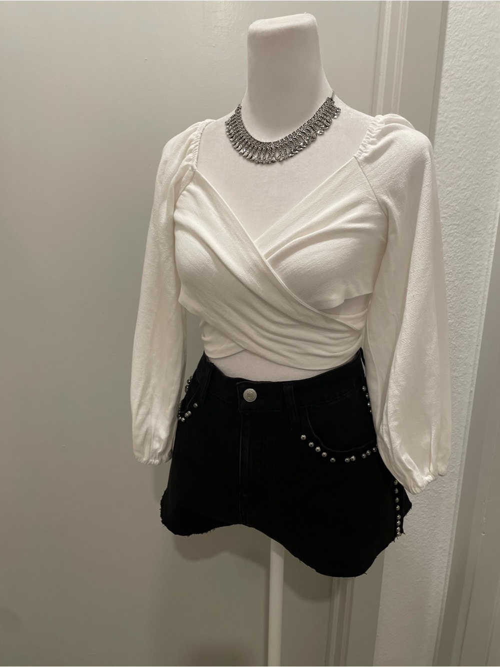 Forever 21 F21 White Wraparound V-Neck Cropped Top Blouse - S